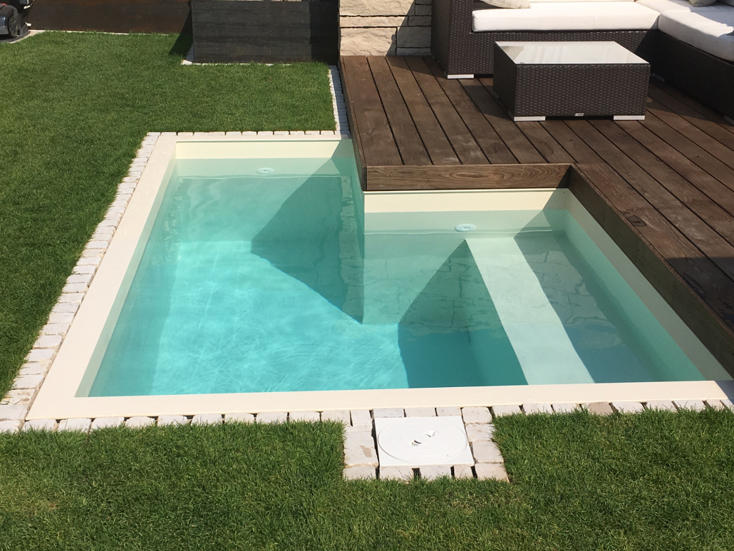 Dafne Sonderform / L-Form in sand mit Sitzbank