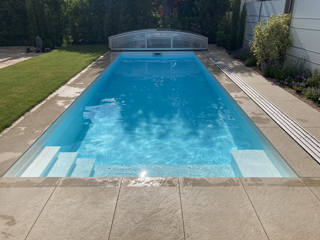 Dafne in weiß mit Treppenanlage nach Kundenwunsch