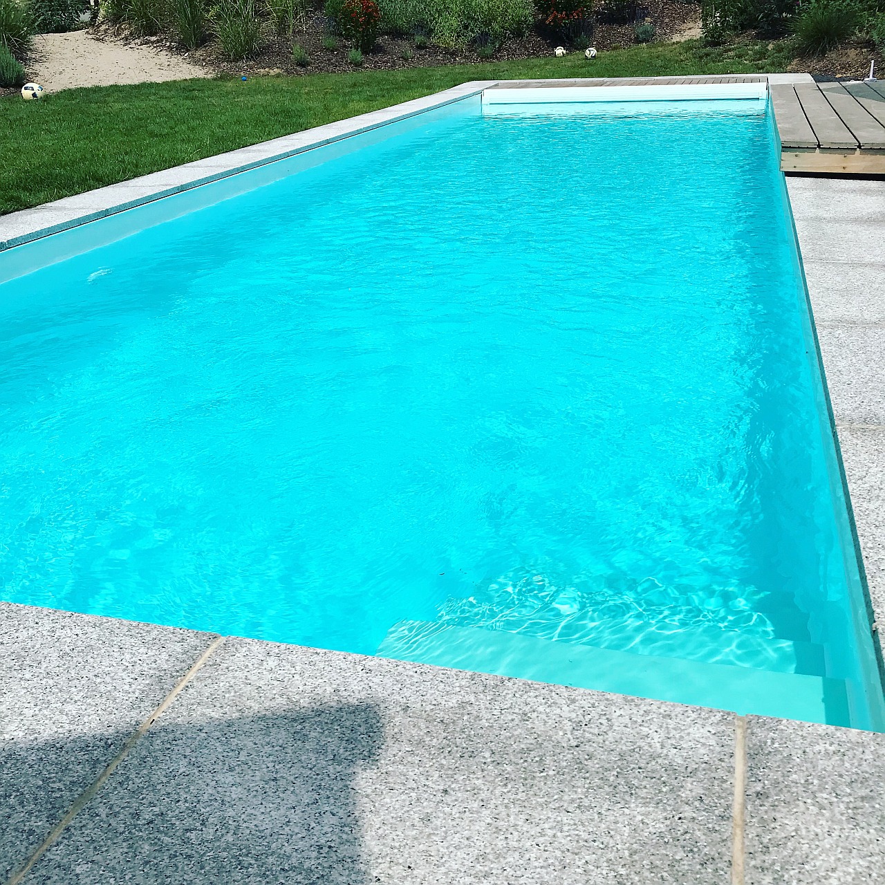 Beckenfarbe weiss und Boden mint